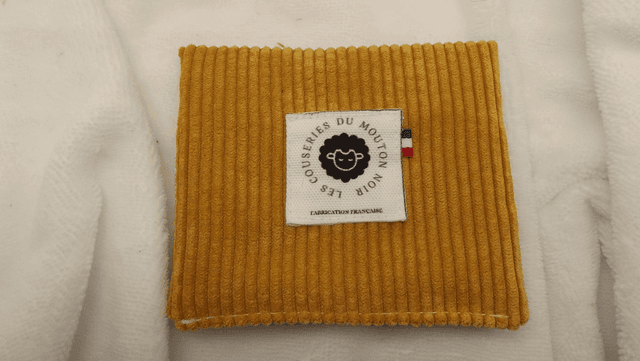 Porte monnaie couleur moutarde en velours cotelé